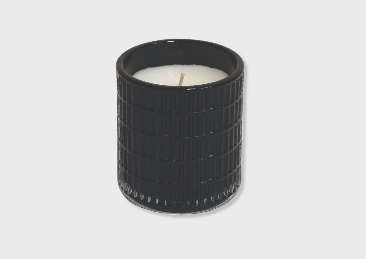 Vela perfumada em frasco com relevo 9x8cm
