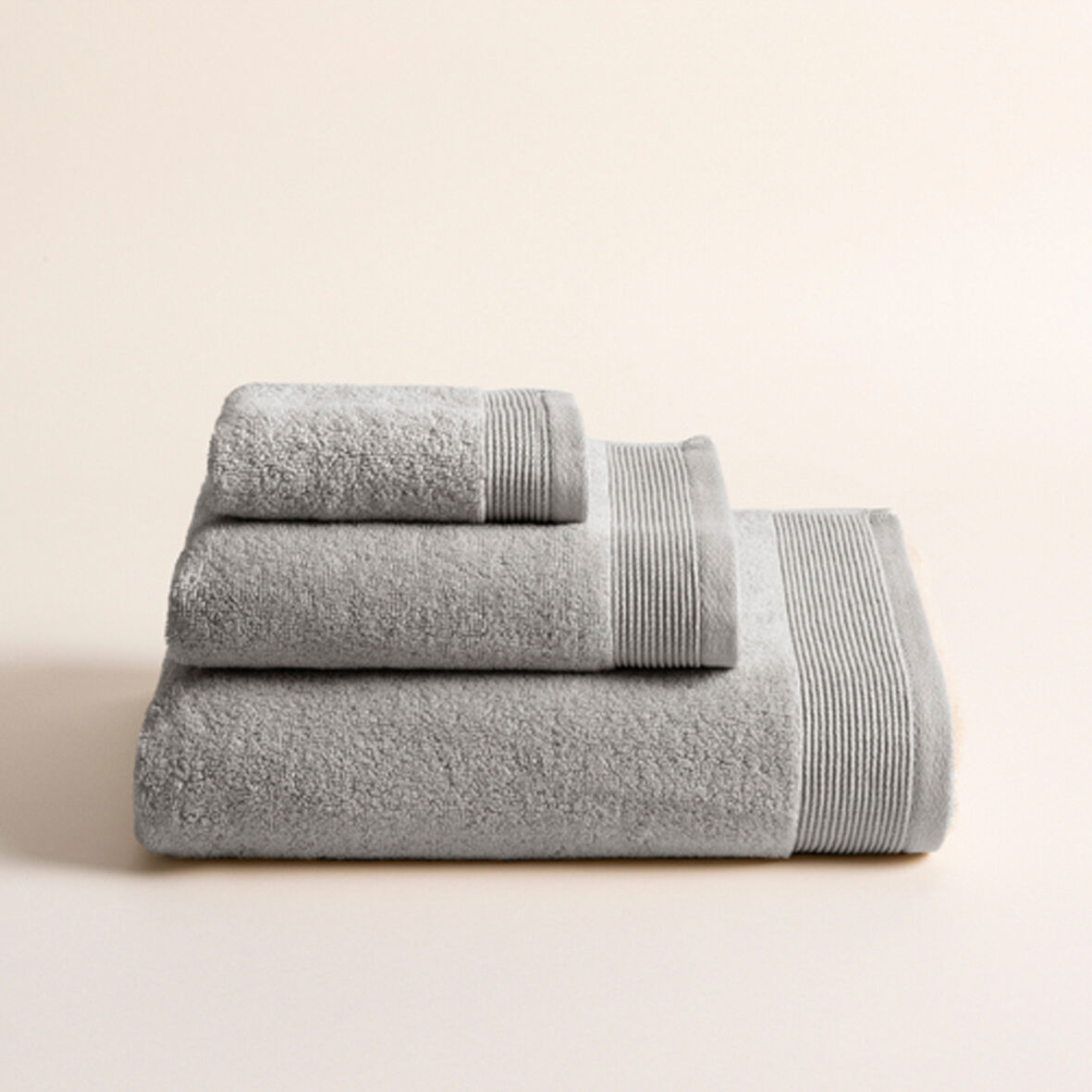 Toalha zaira em algodão felpudo americano 70x140cm cor prata - conforama